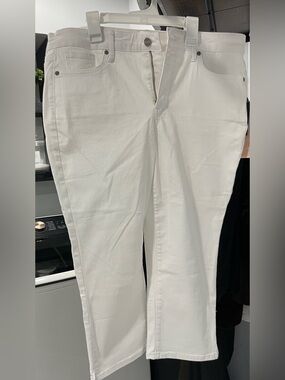 NYDJ White Straight-Leg Capris